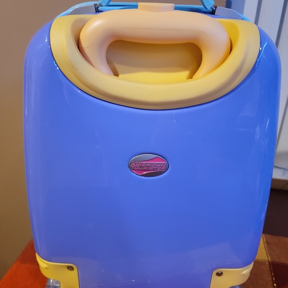 Minnie Mouse Carry-On Luggage - Picture 10 of 13